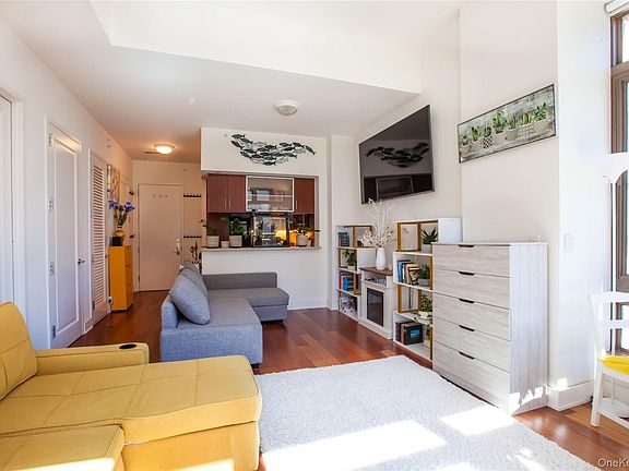 5th image of 175 Huguenot Street #703