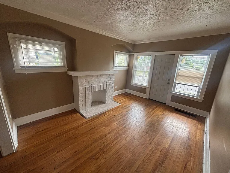 3301 E 143rd Street Cleveland OH 44120 — Photo 2