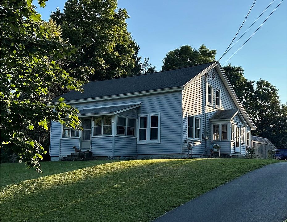 1st image of 318 S Main St