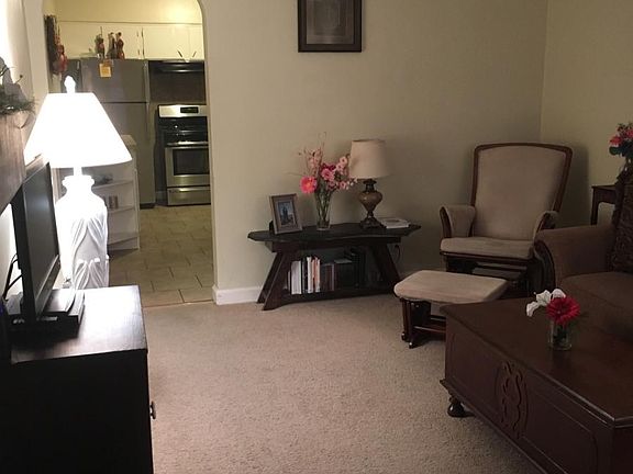 Living room ; Not furnished