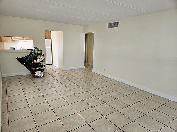 4th image of 820 Lighthouse Dr APT B
