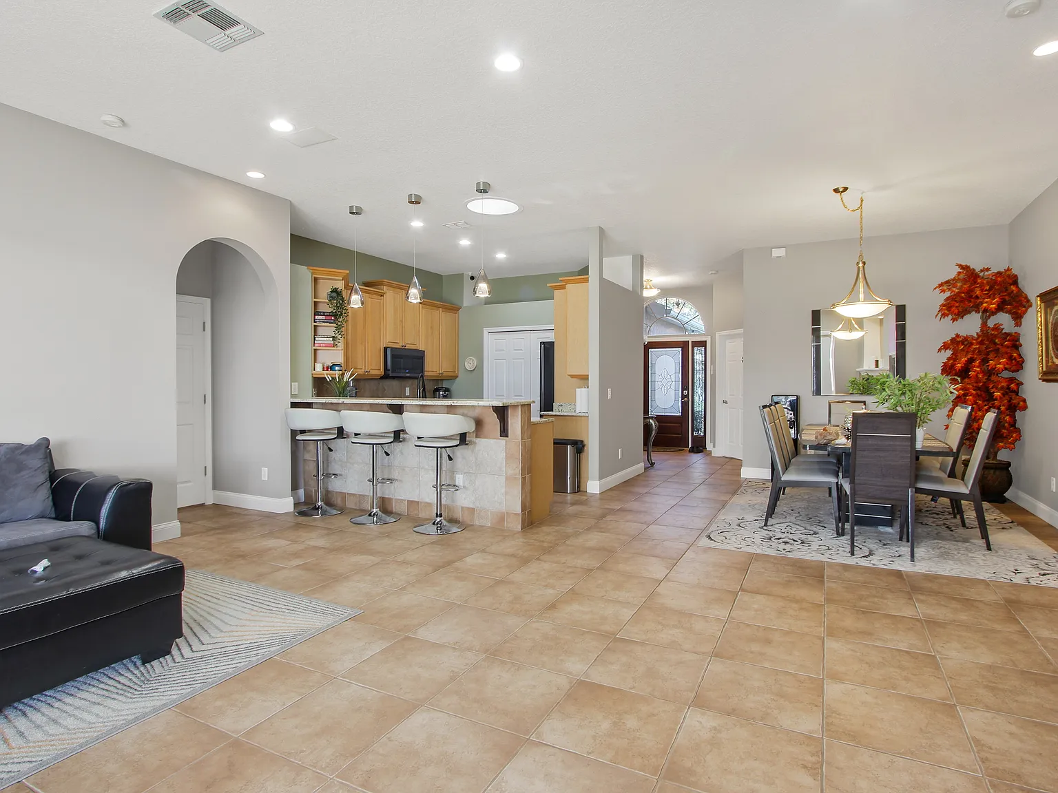 1120 Linkside Ct — Photo 3