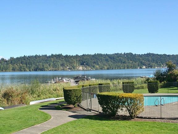 2nd image of 4214 W Lake Sammamish Pkwy NE APT 302