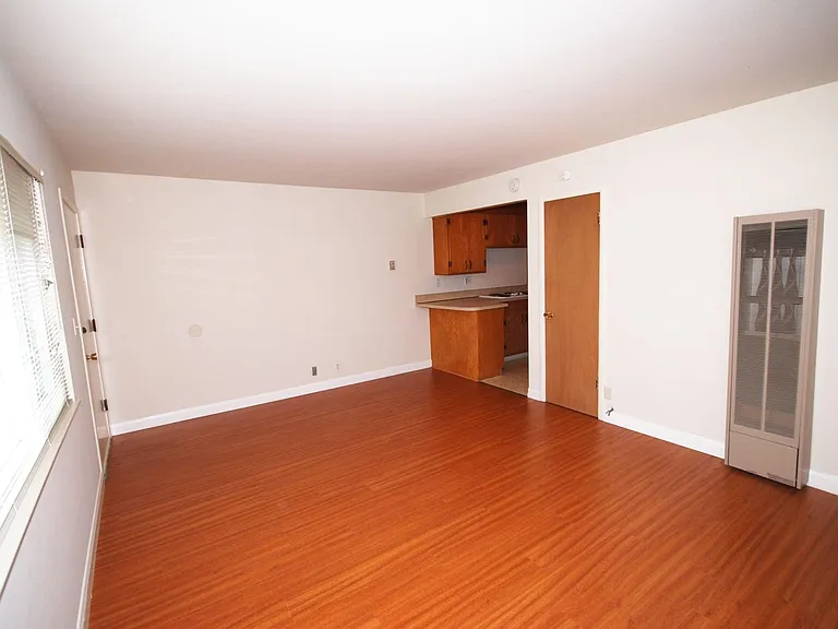 1209 Bellevue Av. — Photo 5