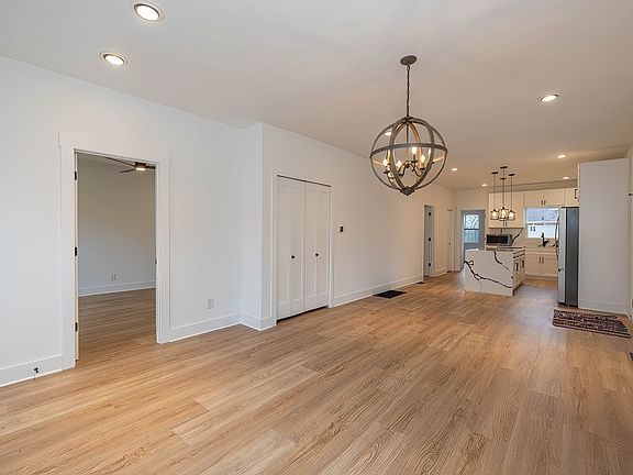 5th image of 301 W 26th St
