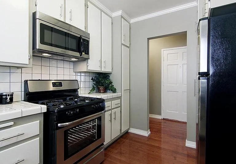 132 S Sweetzer Ave #4 — Photo 5