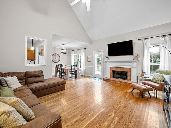4th image of 1161 Cynthia Ln