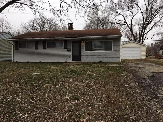 117 Kenneth Ave photo 1