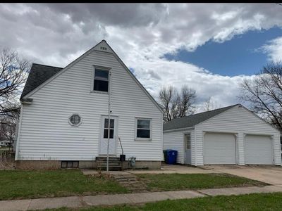 1613 Missouri Ave, Charles City, IA, 50616