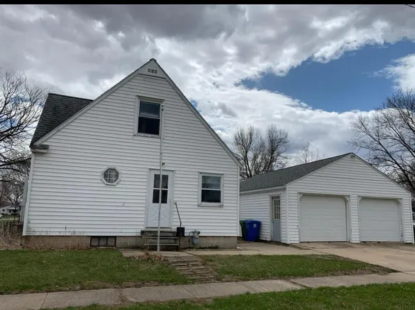 1613 Missouri Ave, Charles City, IA 50616
