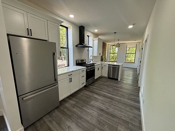 3rd image of 822 River St #4