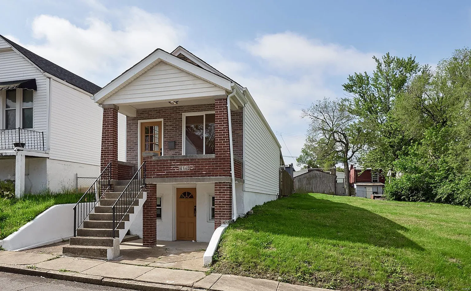 4342 Humphrey St photo 1