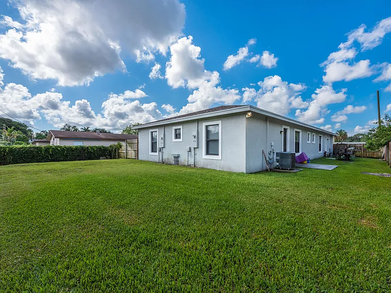 4743 Myla Ln — Photo 31