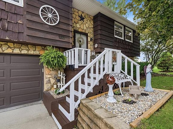 2nd image of 2066 Willowood Dr N