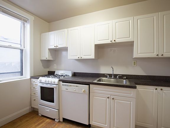 3rd image of 1135-135 Oak Ave #W4