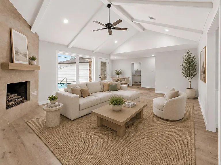 15215 Parkville Dr — Photo 2