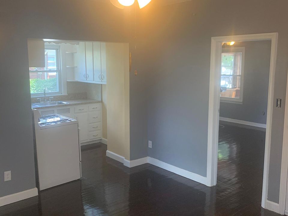 2nd image of 30 Comfort Pl #1