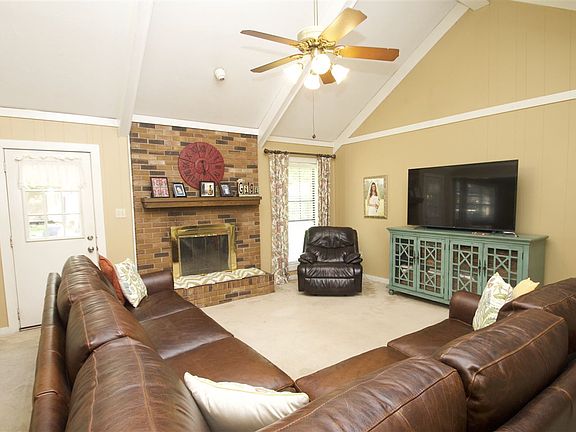 3rd image of 3609 Longstreet Dr