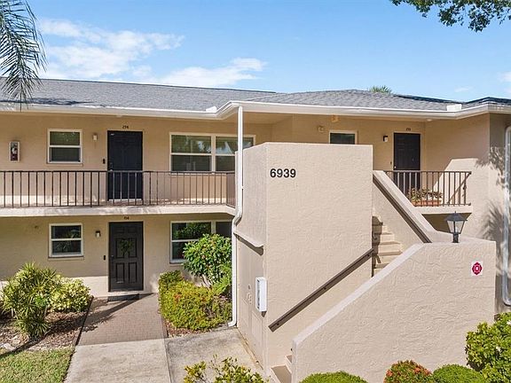 2nd image of 6939 W COUNTRY CLUB DRIVE N #156