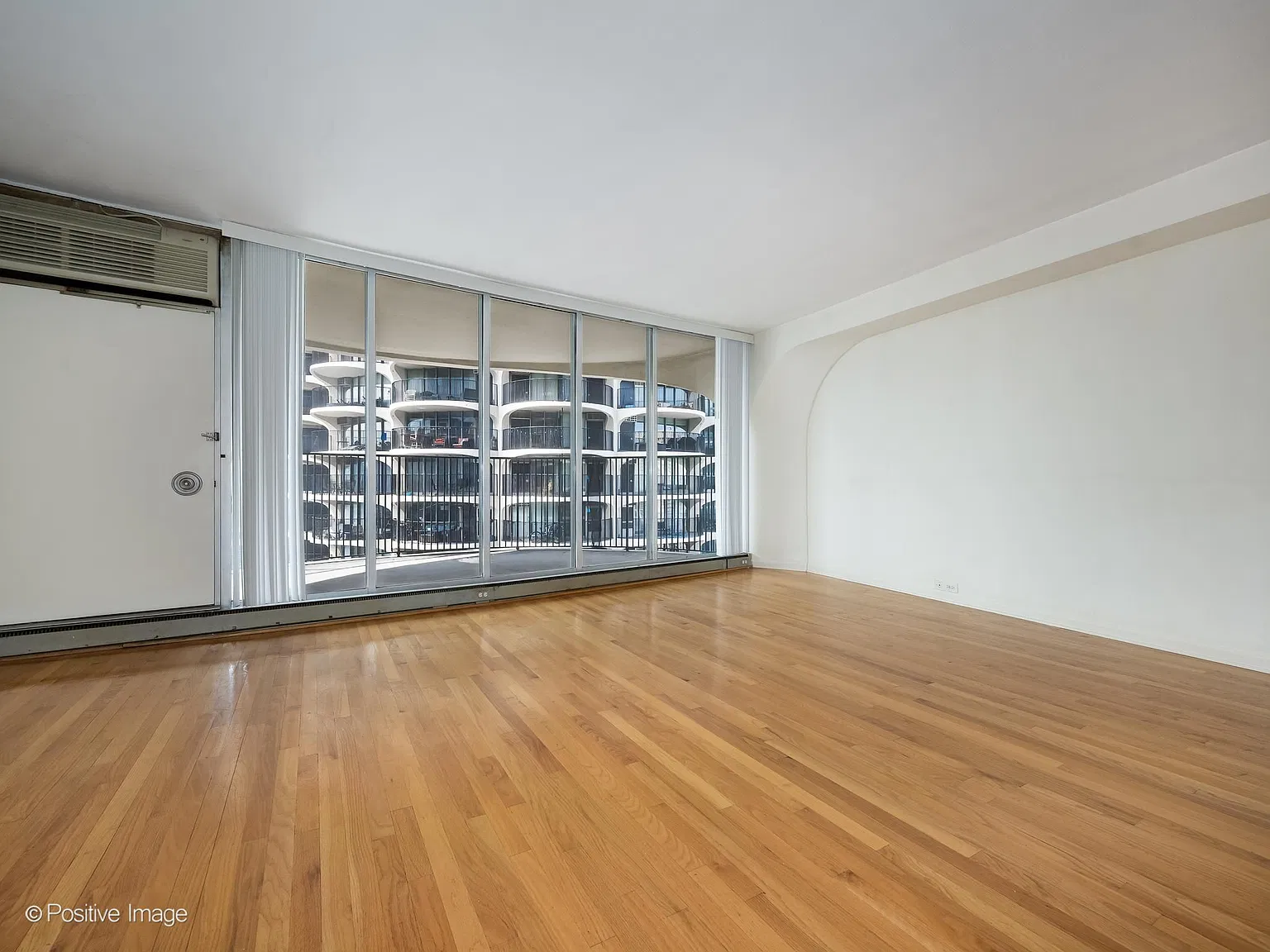 1 bed, 725 sqft, $2,235 — Photo 4