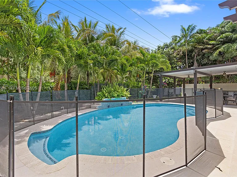 16601 SW 87th Ct — Photo 44