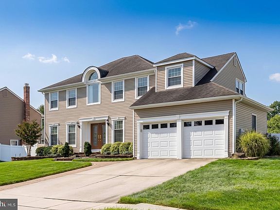 3rd image of 2 Walton Dr