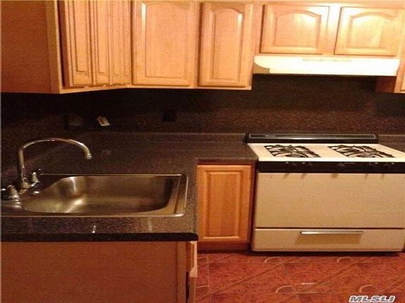 4th image of 23724 Fairbury Ave
