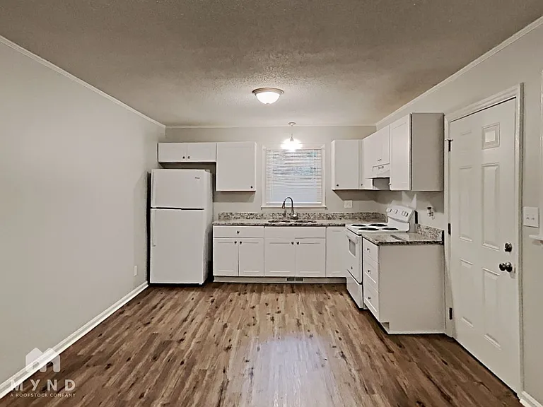 311 E Morrow Ave — Photo 4