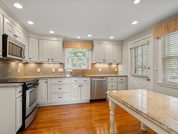 5th image of 43 Bowditch Rd