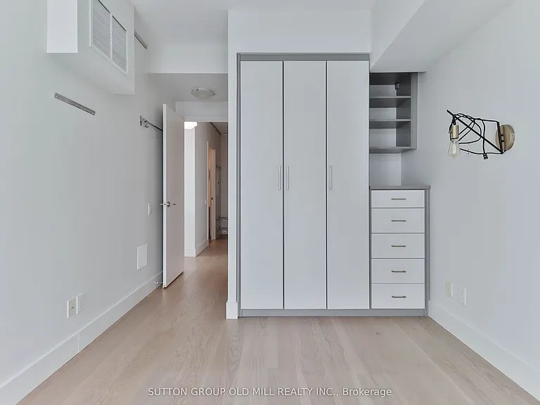 105 The Queensway #2110 — Photo 17