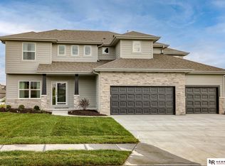 13718 S 54th St, Papillion, NE 68133