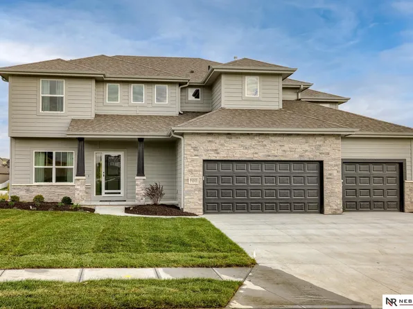 12104 S 109th St, Papillion, NE 68046