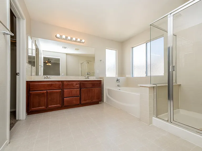 1240 Maple Pines Ave — Photo 9