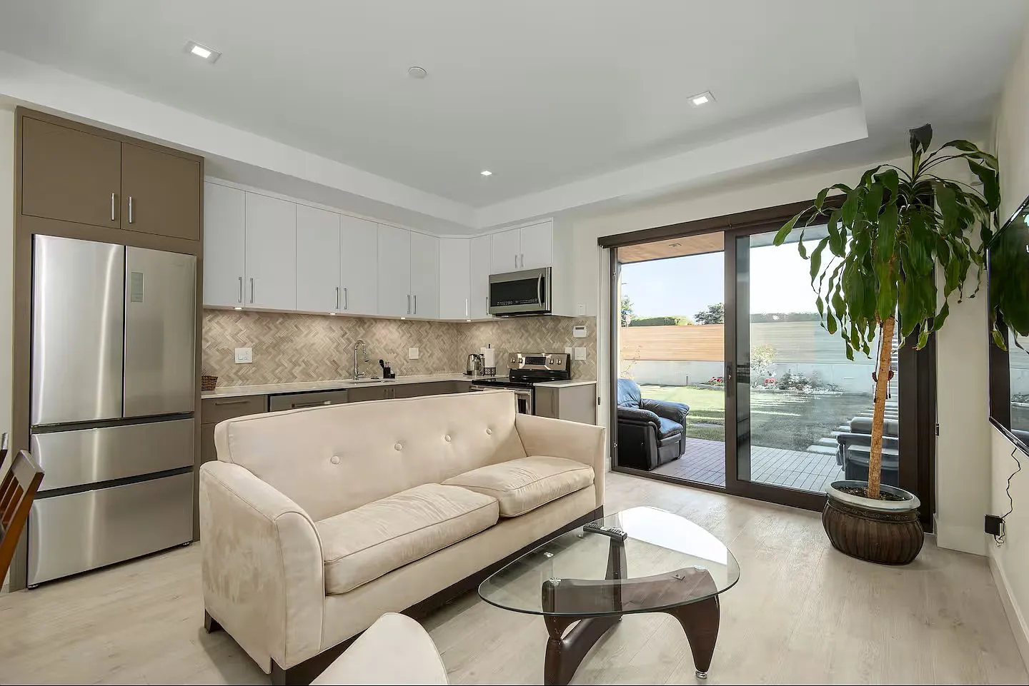 2 bed, 700 sqft, $2,850 — Photo 4