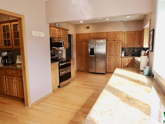 2nd image of 3923 Orchard St