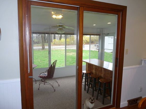 4th image of 3200 Vista Dr