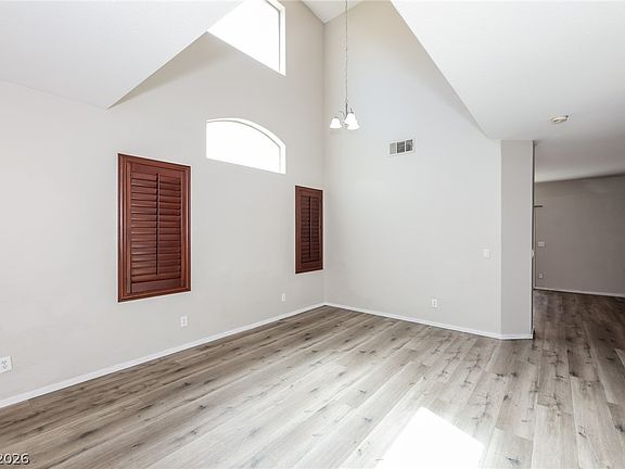 5th image of 6333 Hamilton Grove Ave