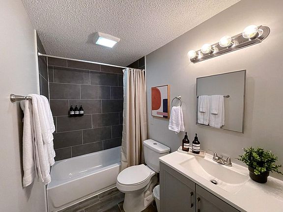 3rd image of 1301 Brush Creek Blvd APT 1B