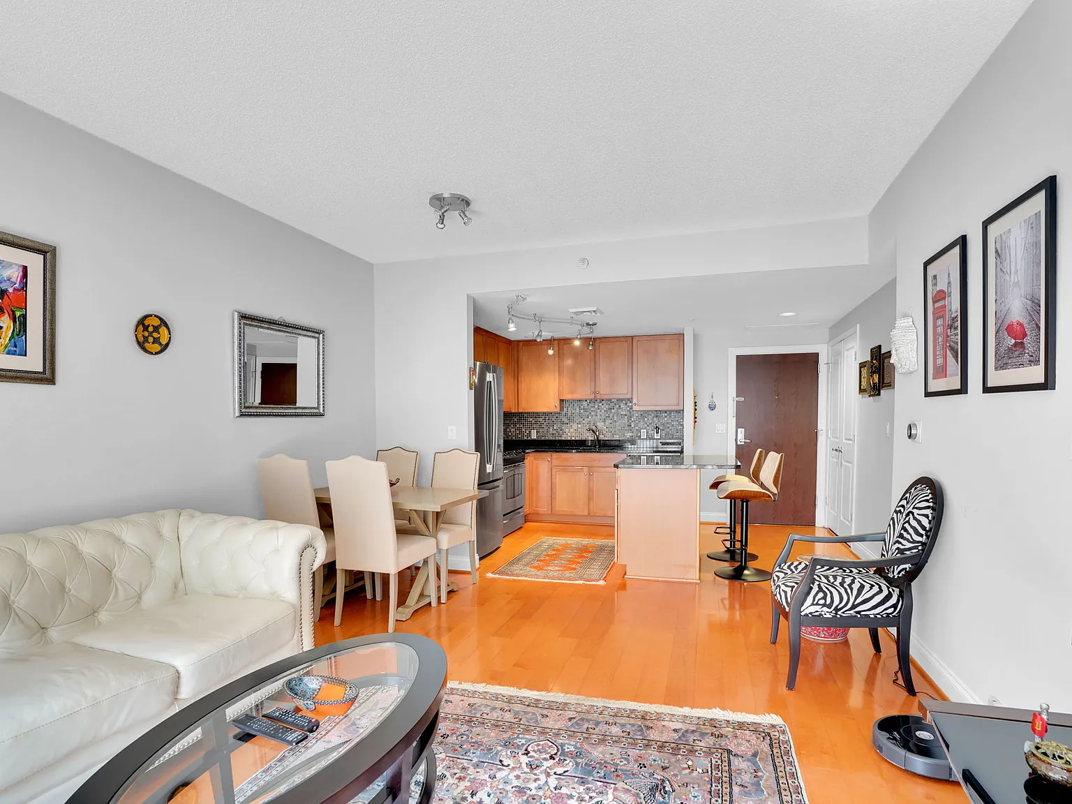 1 bed, 738 sqft, $2,700 — Photo 2