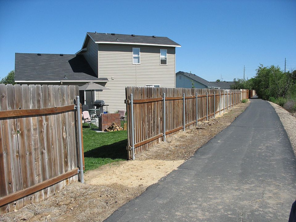 2nd image of 521 Knights Cir