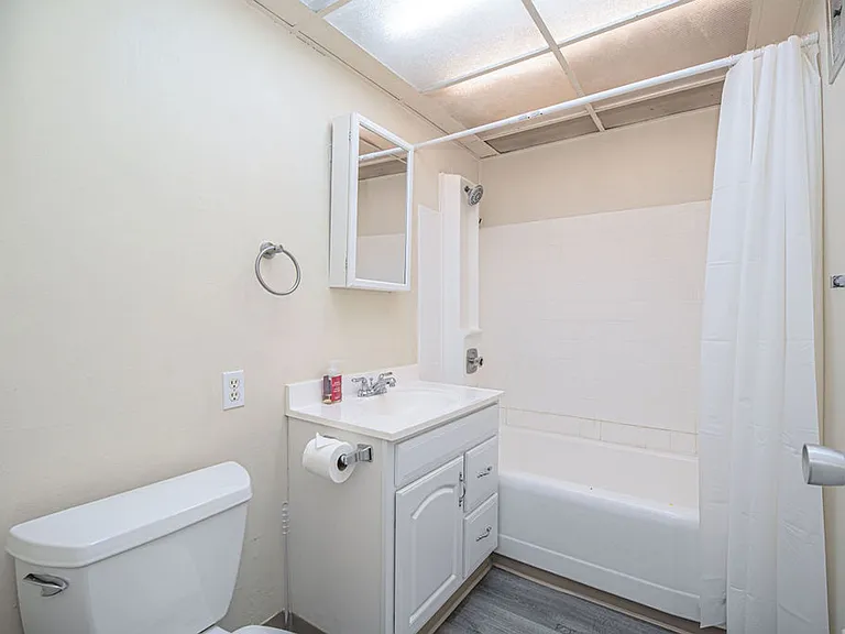 Clift House Apartments — Photo 17