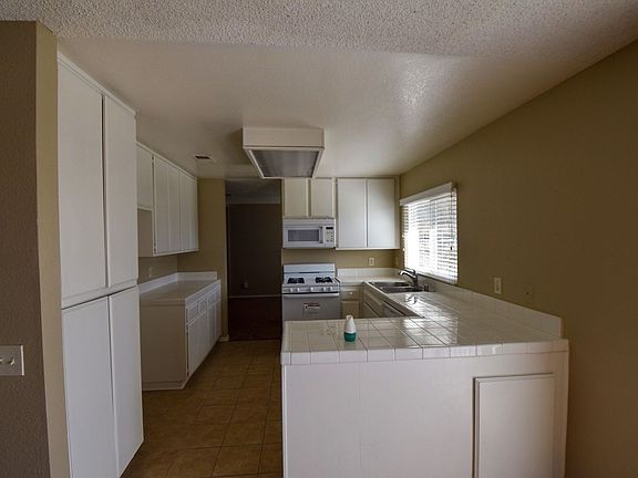 4th image of 5941 Cynthia St