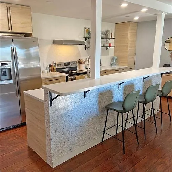 2230 Trafalgar St #325 — Photo 2