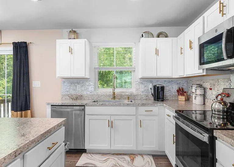 More pictures of the Kitchen.