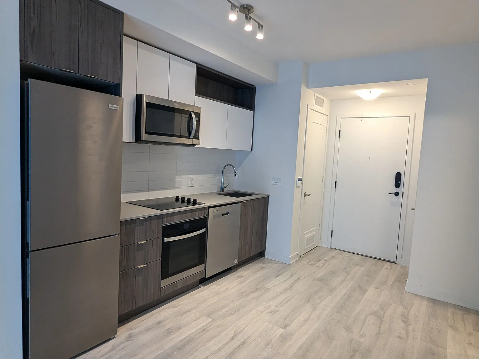 2 bed, $2,600 — Photo 2
