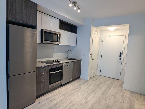2nd image of 121 Lower Sherbourne St #1643