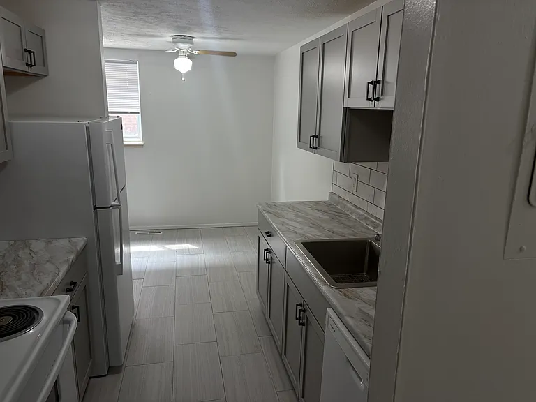 1734 W 28th St #106 — Photo 22