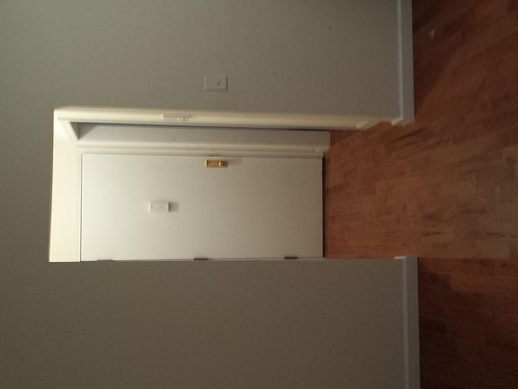 2nd image of 1037 Longfellow Ave APT 1