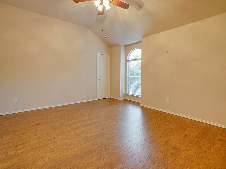 506 Hickory Ln — Photo 7