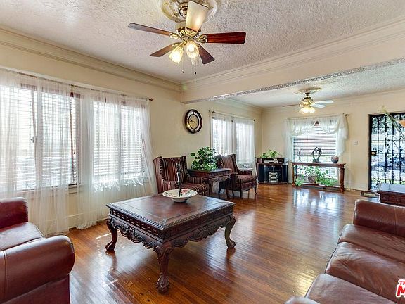 3rd image of 1635 W 60th Pl
